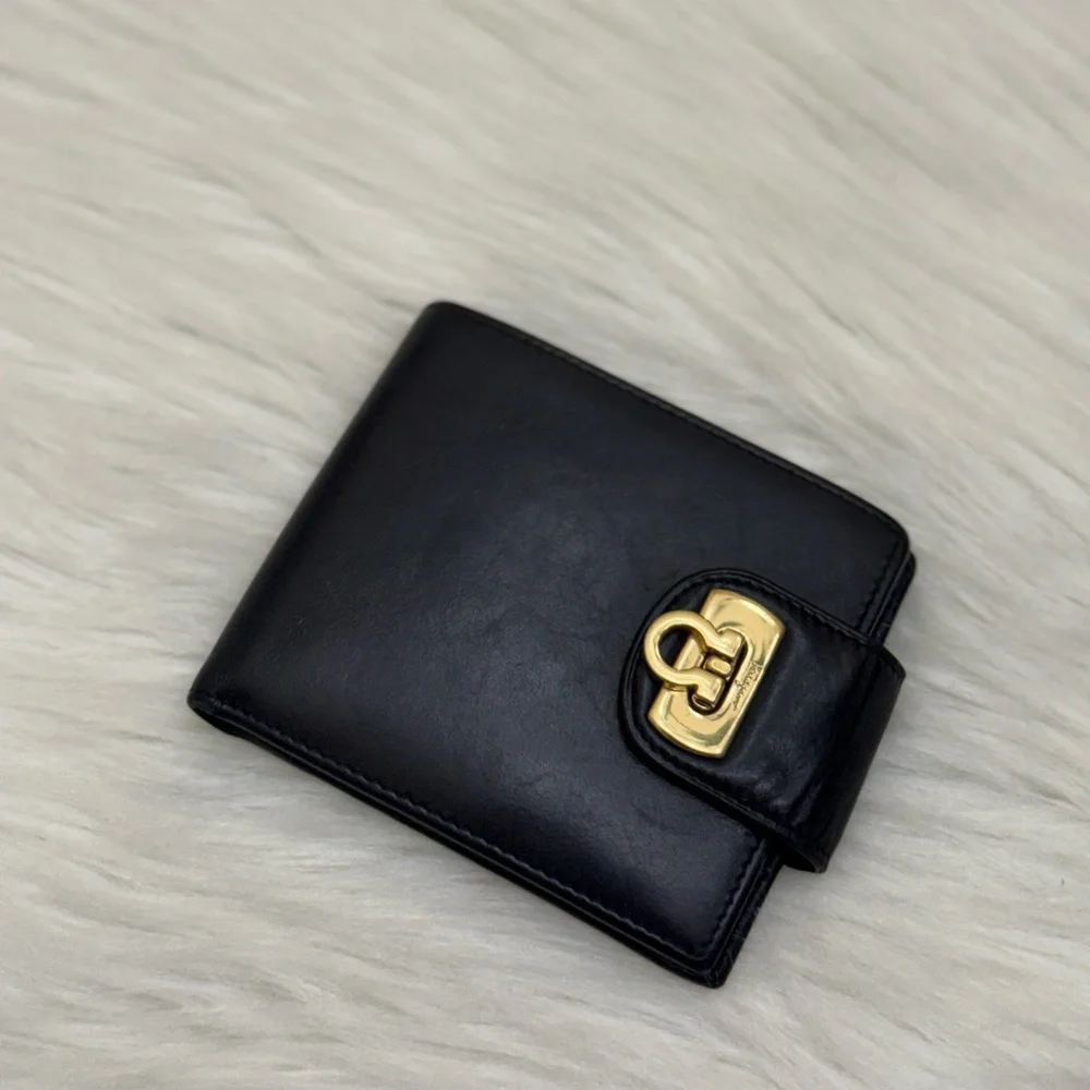 SALVATORE FERRAGAMO - BLACK LEATHER GOLD PLATED SECURE CLOSURE BIFOLD WALLET